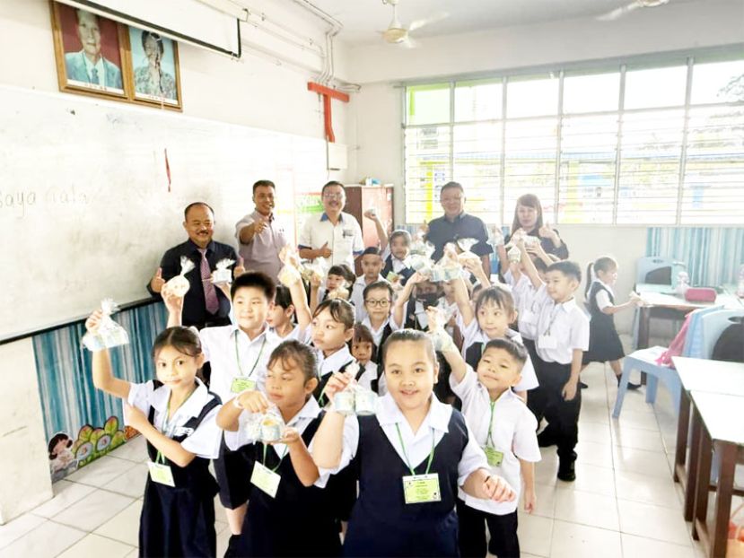 成中公暖心迎新学年 124名一年级新生获赠蛋糕感受关怀