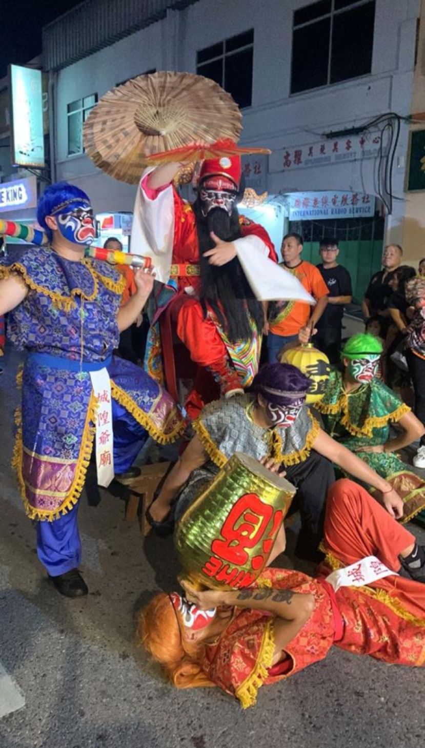 参与巡游的步行化妆队伍之一《钟馗与五鬼》。