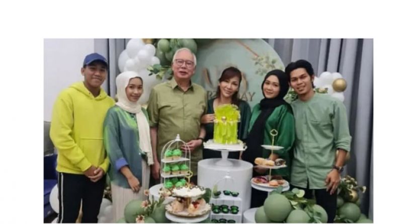 纳吉与妙龄女子挽手照片在网络疯传。