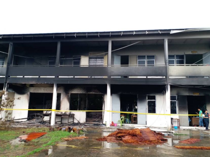 古晋一中3间课室失火烧毁。