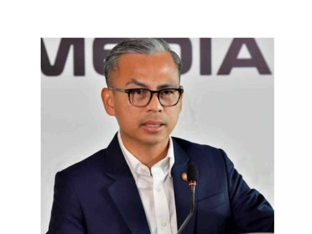 通讯部长法米。