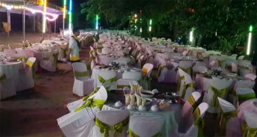 男子幸运中了一等奖　墓地摆200桌宴请鬼魂