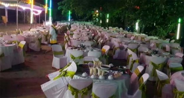 男子幸运中了一等奖　墓地摆200桌宴请鬼魂