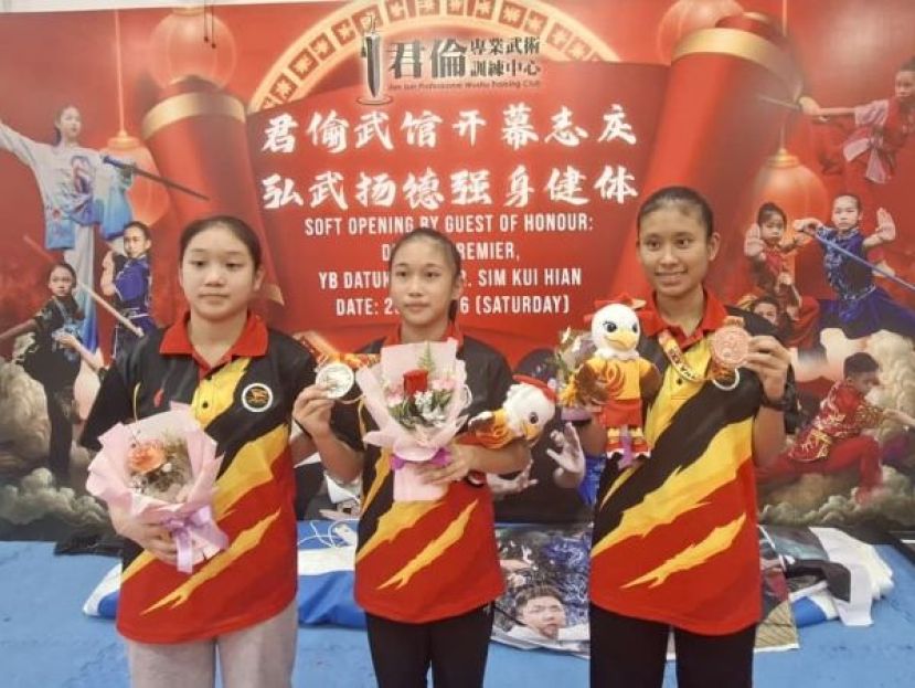 砂拉越马运会武术代表选手邱世颖（左起）、银牌得主陈苓心及铜牌得主周家敏，分别在本届马运会中展现实力，为砂拉越争光。