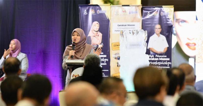 教长允许受水灾影响学生穿便服上学