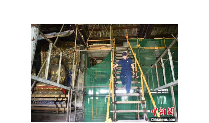 目前李晓洋正在成都青白江区明教寺觉皇殿修复壁画。