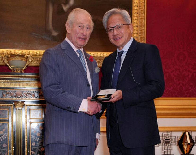 英王查尔斯三世颁发伊丽莎白女王工程奖给黄仁勋。