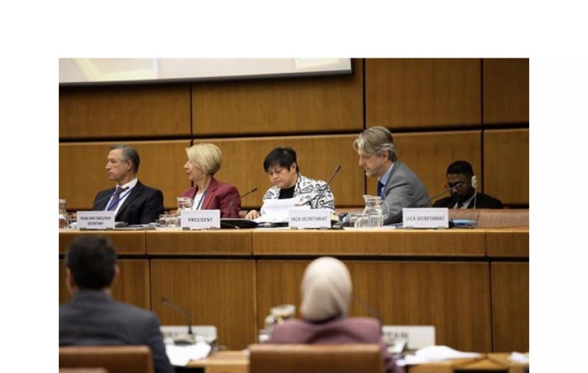 阿莎丽娜（左三）出席国际反贪学院成员国大会主席。