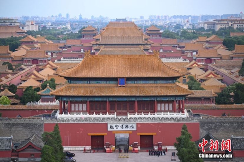 从景山上俯瞰北京故宫博物院。