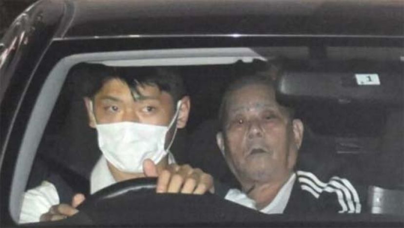 医院伤人邮政局挟持人质，枪手竟是86岁老翁。