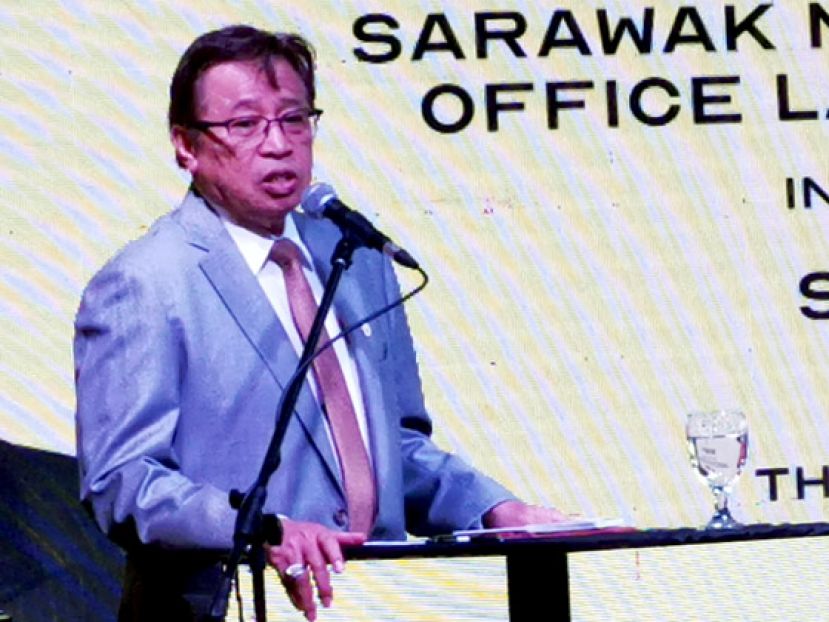 砂拉越首长拿督巴丁宜阿邦佐哈里。