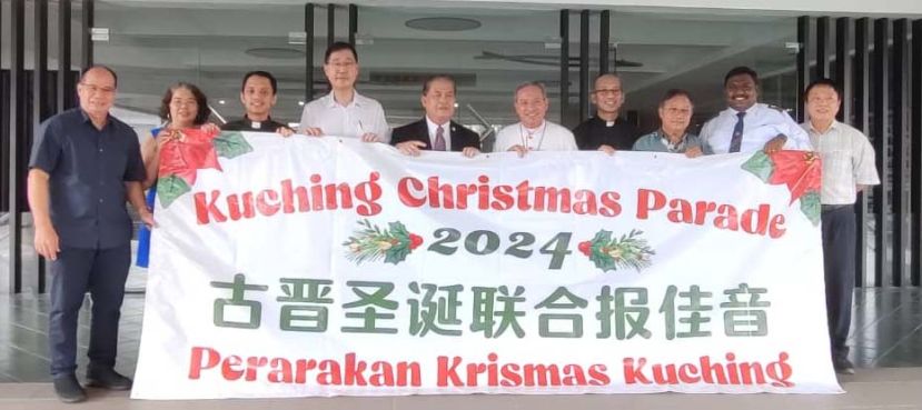 2024年古晋圣诞联合报佳音大游行新闻发布会后的合影。右五起为天主教古晋总教区总主教拿督傅云生、古晋联合教会总秘书安布鲁斯以及活动筹委会主席陈斗湖。