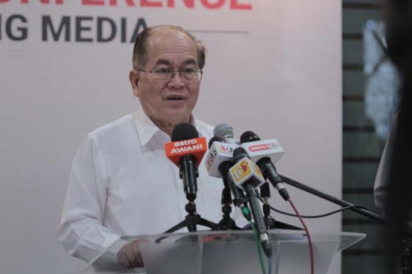 砂副首长拿督阿玛道格拉斯。