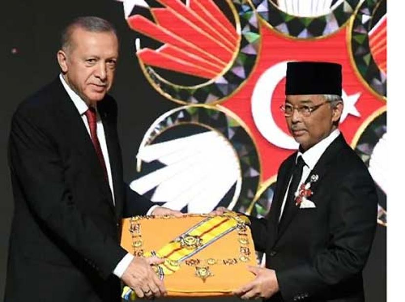 ●埃尔多安颁授&ldquo;土耳其国家勋章&rdquo;予国家元首。