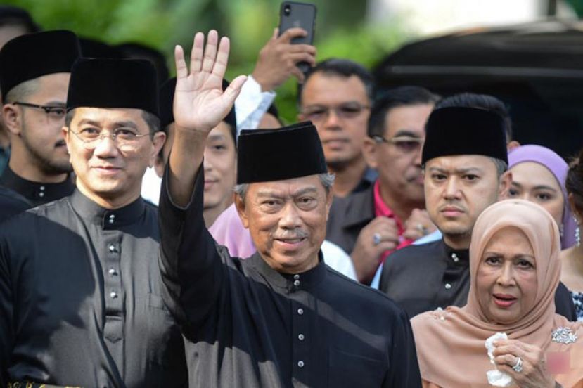 据了解，新首相丹斯里慕尤丁（中）将于下周公布主要的内阁职位，如财政部长、内政部长和卫生部长。