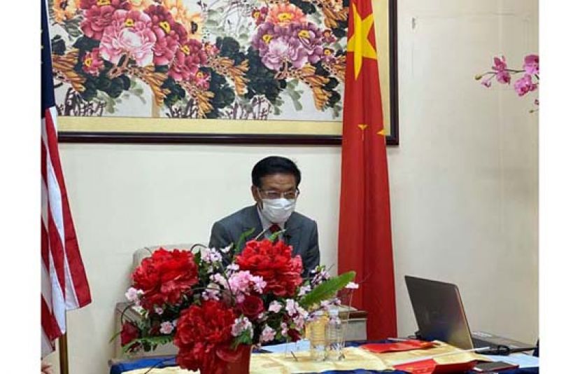 程广中总领事祝愿祖国繁荣富强。