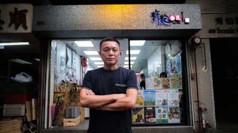 许振辉是&ldquo;许记鱼旦&rdquo;的第三代传人。