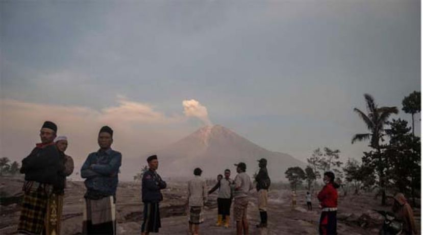 印尼塞梅鲁火山喷发， 当局与居民高度戒备。