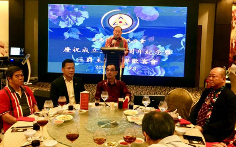 拿督斯里刘为强太平局绅在庆典上勉励同乡团结，为培育福州新生代而努力。