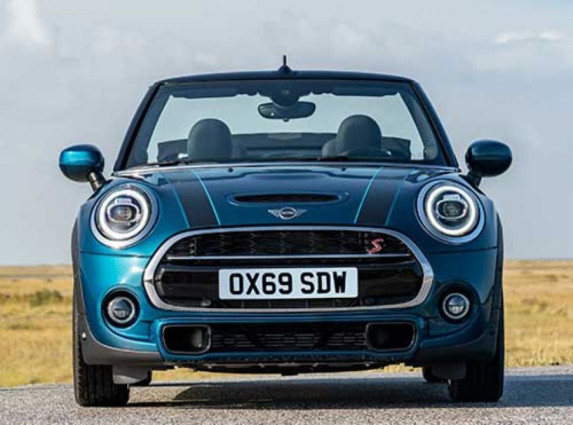 限量发行20辆的MINI Sidewalk版是时尚敞篷驾驶乐趣的缩影典范。