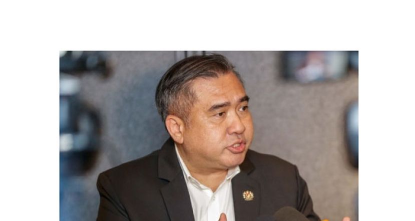 交通部长陆兆福。