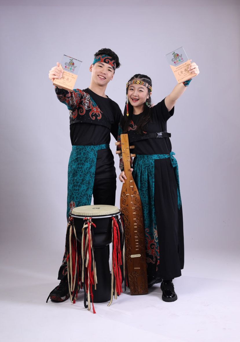 SJ Borneo 由兄妹档 田炫与田靖组成.