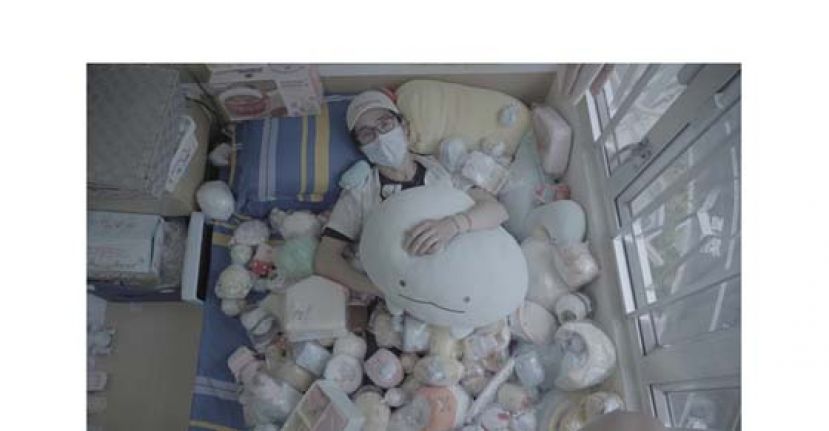 44岁的张永全是角落生物的忠粉，家中藏品逾千件。