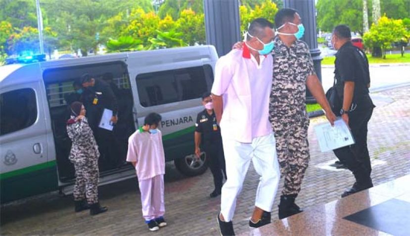 保姆夫妇出庭时摄。