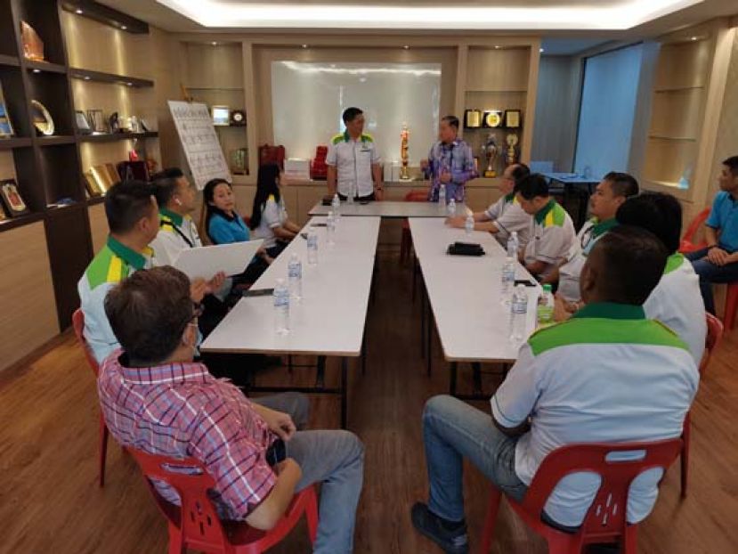 &nbsp;《马来西亚皇家爱心慈善协会》团队与古晋新邦迪卡区民众联谊会交流。