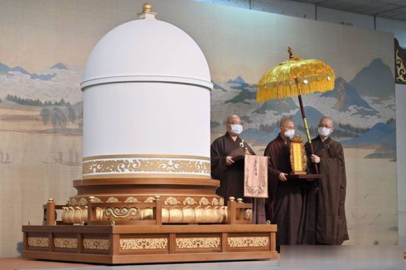 星云大师采坐缸方式圆寂。