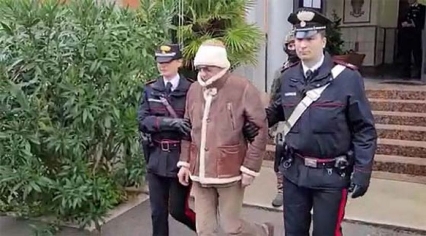 德纳罗16日一间私人诊所接受治疗时被逮。