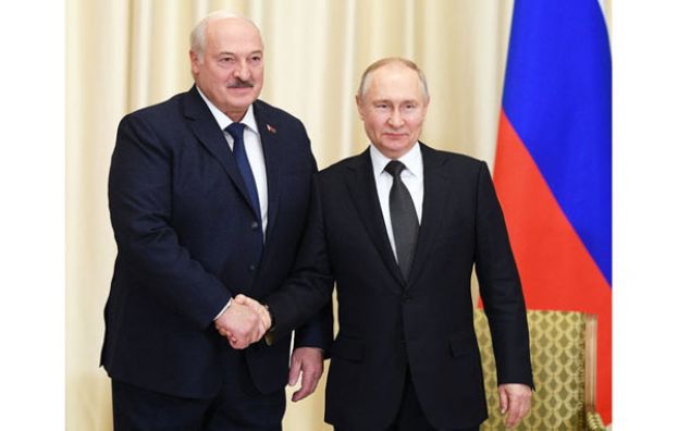 白俄罗斯声称，接受俄国部署核武是出于被西方压迫。