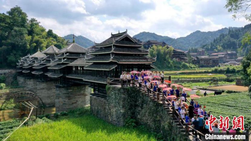 三江县驰名中外的程阳风雨桥。