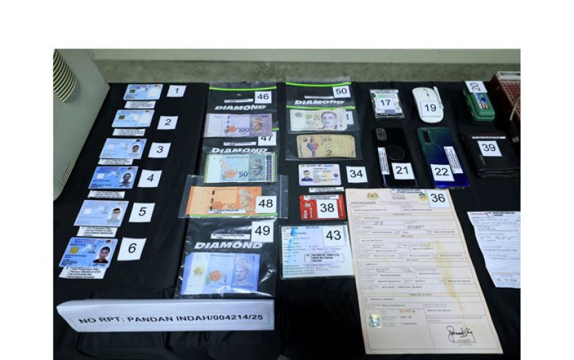国民登记局展示起获的物件。