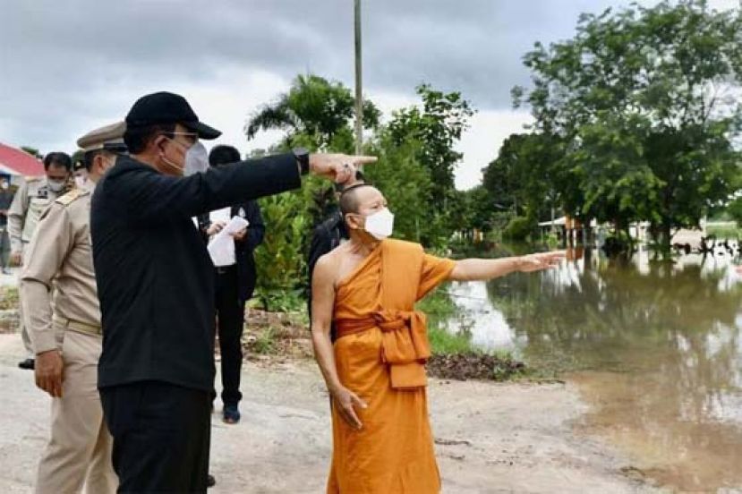 泰多地水灾严重，巴育赴灾区视察。