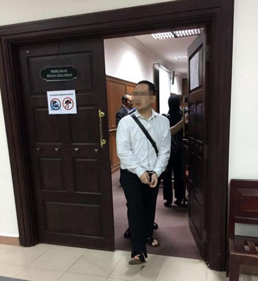 在涉嫌将中国太太分尸谋杀的黄敬浩在休庭后，离开法庭时摄。