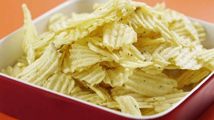 非油炸&ne;少油 海盐味洋芋片相对健康