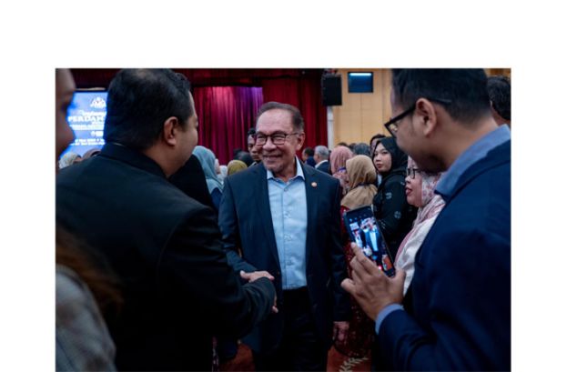 安华提醒穆斯林要秉持斋戒月精神 自律和帮助不幸者