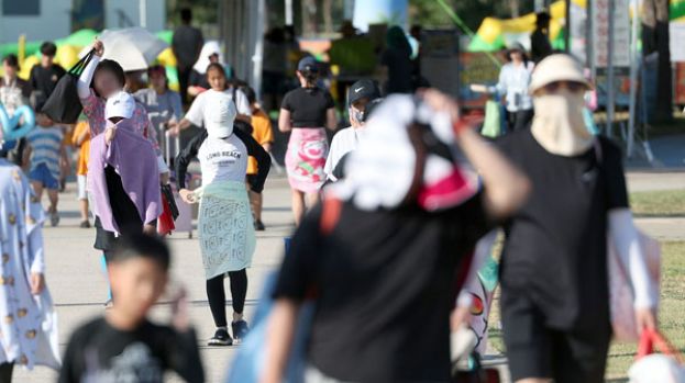 韩国庆尚南道梁山市29日高温突破40.3度。