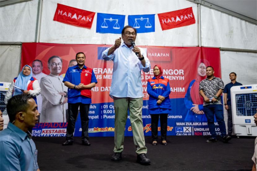 安华促请慕尤丁 证明任相期间没有滥权