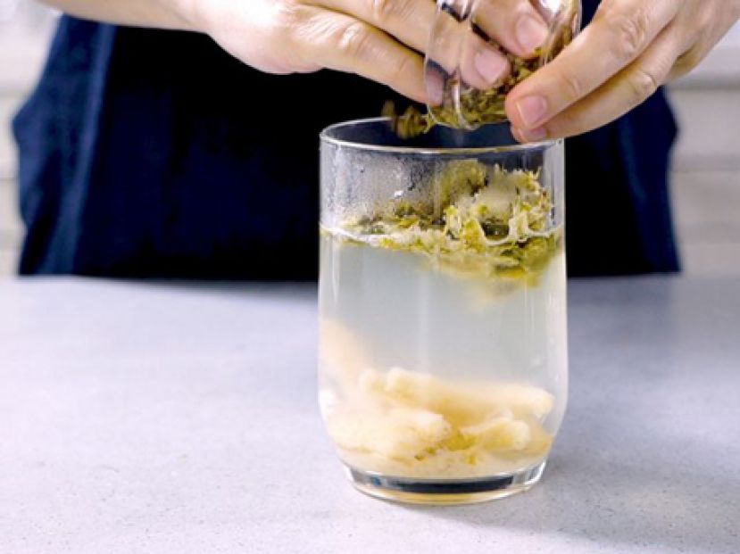 熬夜看片好伤神 吃水梨蓝莓顾肝明目