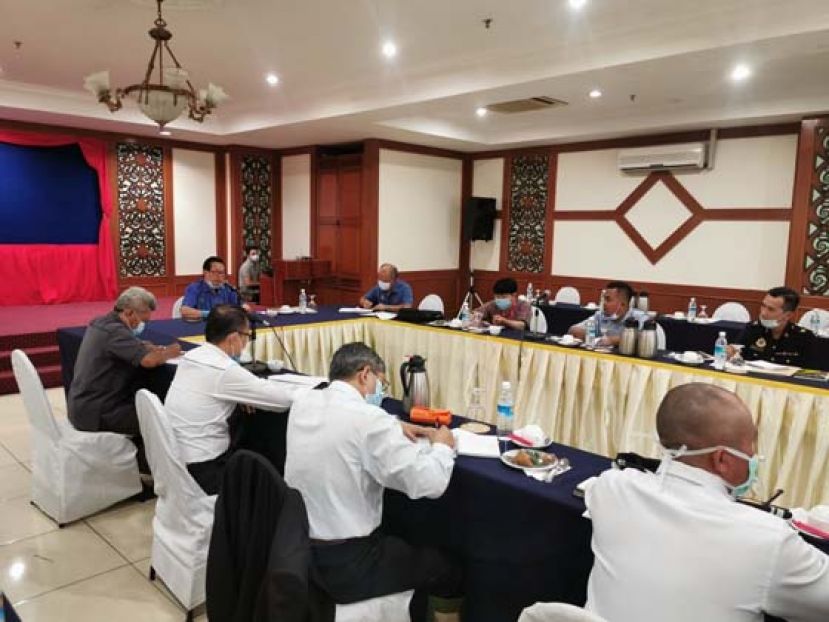 拿督李景胜主持美里省公交委员会会议。