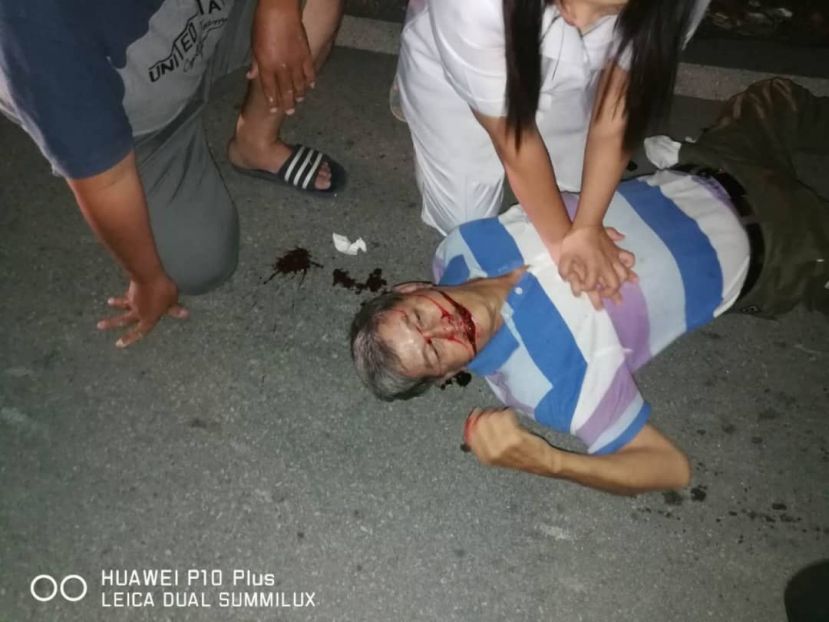 电单车骑士受伤倒地而不省人事，护士现场急救。