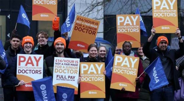 英国初级医生展开6天罢工，为NHS成立以来最长连续罢工。