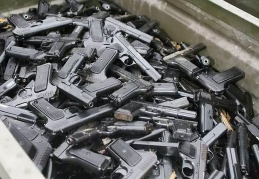 加拿大实施手枪买卖和转让禁令