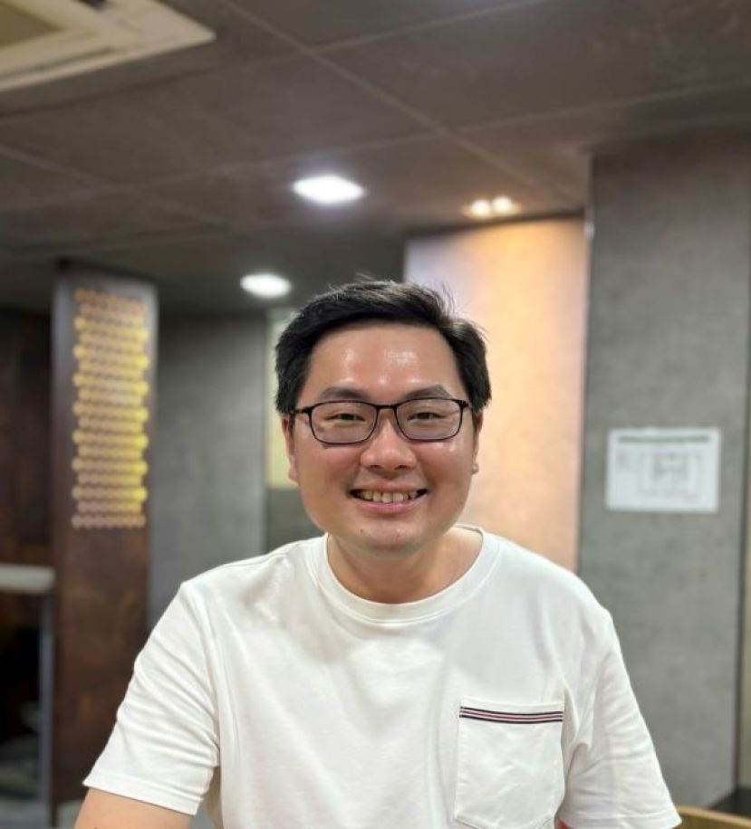 砂人联党古晋支部代秘书兼青年团团长黄笃荣。