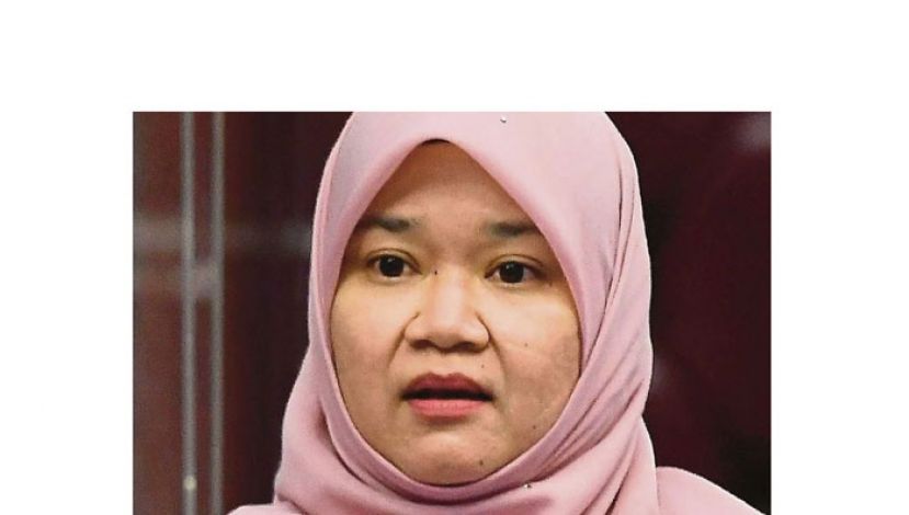 教育部长法迪娜。