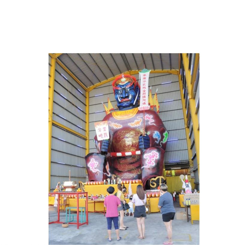默贡斗母宫 42尺6寸4公吨重及26尺宽的大士爷巨型纸扎金身登上《大马纪录大全》