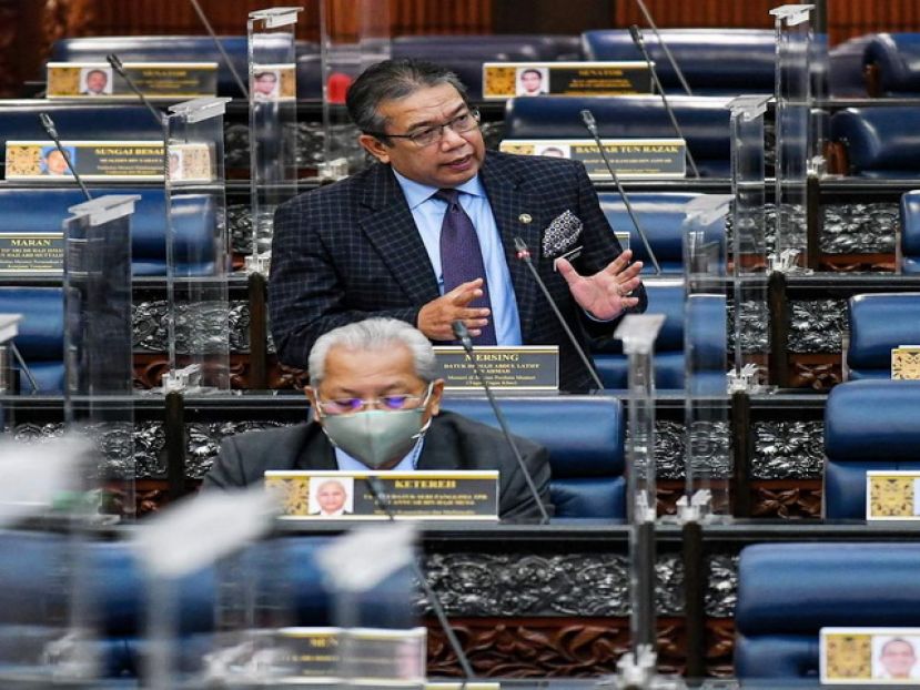 首相署（特别事务）部长拿督阿都拉迪夫（后方）在国会下议院进行问答环节。