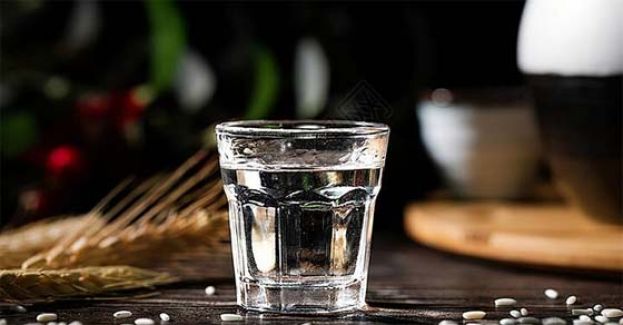 妻子酗酒花掉八成家用，遭丈夫活活打死。